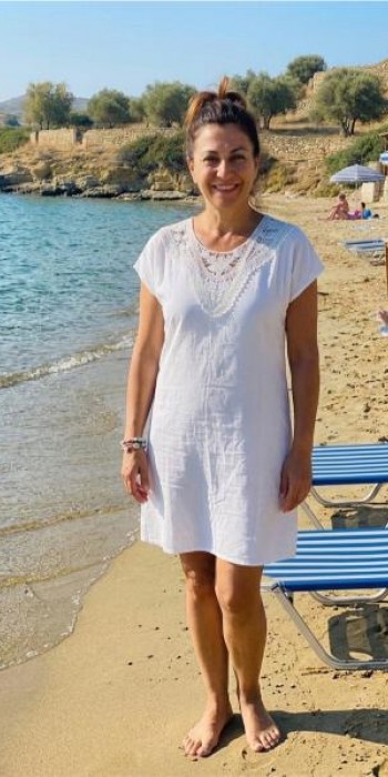Μίντι καλοκαιρινό φόρεμα σε λευκό χρώμα