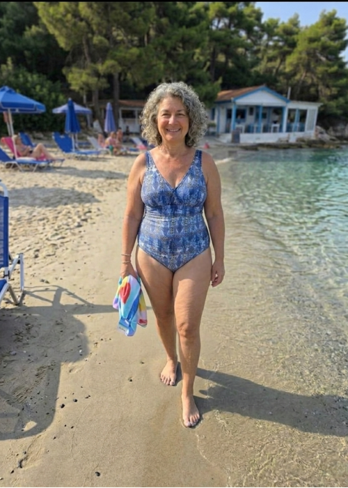 Μπλε ολόσωμο μαγιό με λαχούρια εσωτερικό λαστέξ Μπλε ολόσωμο μαγιό με λαχούρια εσωτερικό λαστέξ